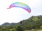 Turut Diikuti Atlet 5 Negara, Kejuaraan Internasional Paragliding Manado Fiesta 2019 Hebohkan Warga