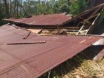 Diterjang Angin Kencang, Satu Unit Rumah Rata Tanah