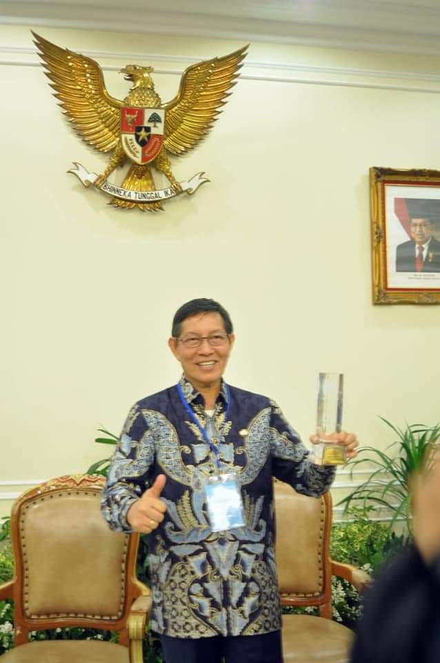 Diserahkan Wapres Jusuf Kalla, Walikota Manado Terima Penghargaan Top 45 Inovasi Pelayanan Publik