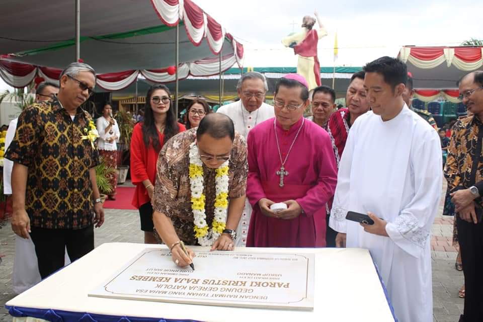 Bupati Roring Resmikan Gereja Kristus Raja Kembes