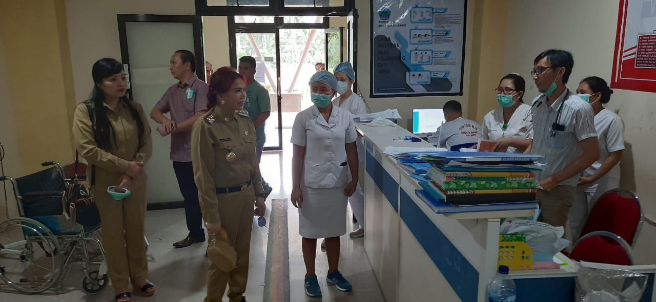 Pantau RSUD dan Puskesmas, Bupati VAP Semangati Tenaga Medis