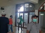 Penatua GMIM Ini Semprot Disinfektan di Masjid, Pesan Toleransi di Tengah Wabah Corona