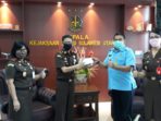 Kajati Bagikan Masker kepada Seluruh Pegawai Kejati Sulut