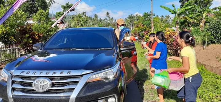 Aksi Kemanusiaan Bupati VAP Berlanjut, Warga di Sejumlah Desa di Minut Dapat Bantuan