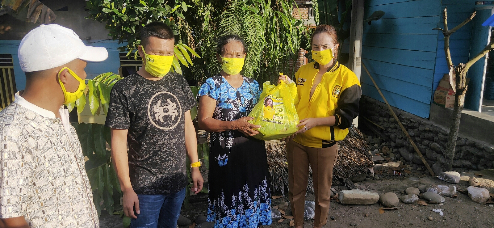 Salurkan Paket Holtikultura, Cara CEP Bantu Warga Dumoga Raya Sekaligus Bantu Petani Minsel