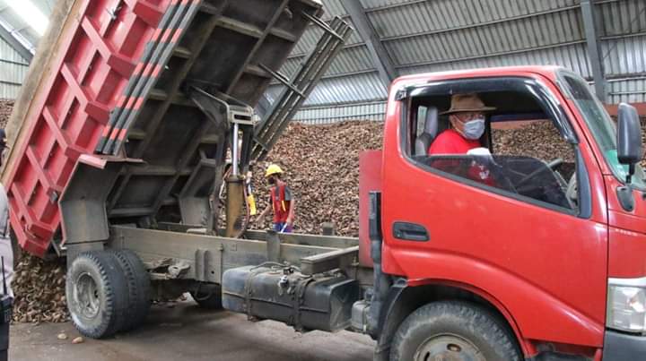 Gubernur Olly Jadi Sopir Truk Angkut Kopra Lalu Jual Ke Pabrik, Begini Harganya