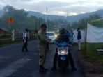 Pintu Masuk Diperketat, Sejumlah Kendaraan Diminta Balik Arah, Ini Kata Lurah Tingkulu