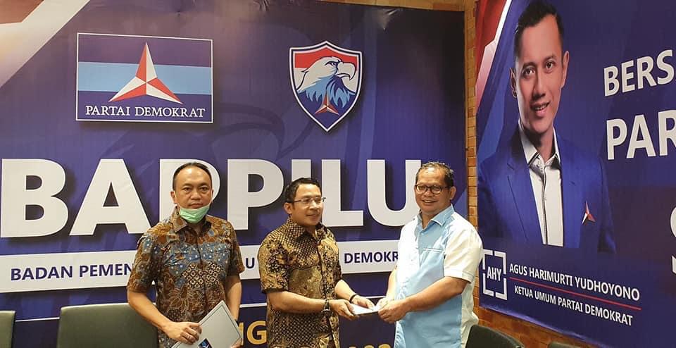 E2L Terima SK Cagub Sulut Dari Demokrat