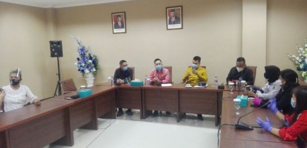 Serahkan Aspirasi Ke DPRD Sulut, Ratusan Guru Honorer Berharap Diangkat Jadi PNS