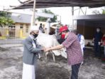 Bupati Roring Serahkan Hewan Kurban di Mesjid Agung Al-Falah Kyai Mojo