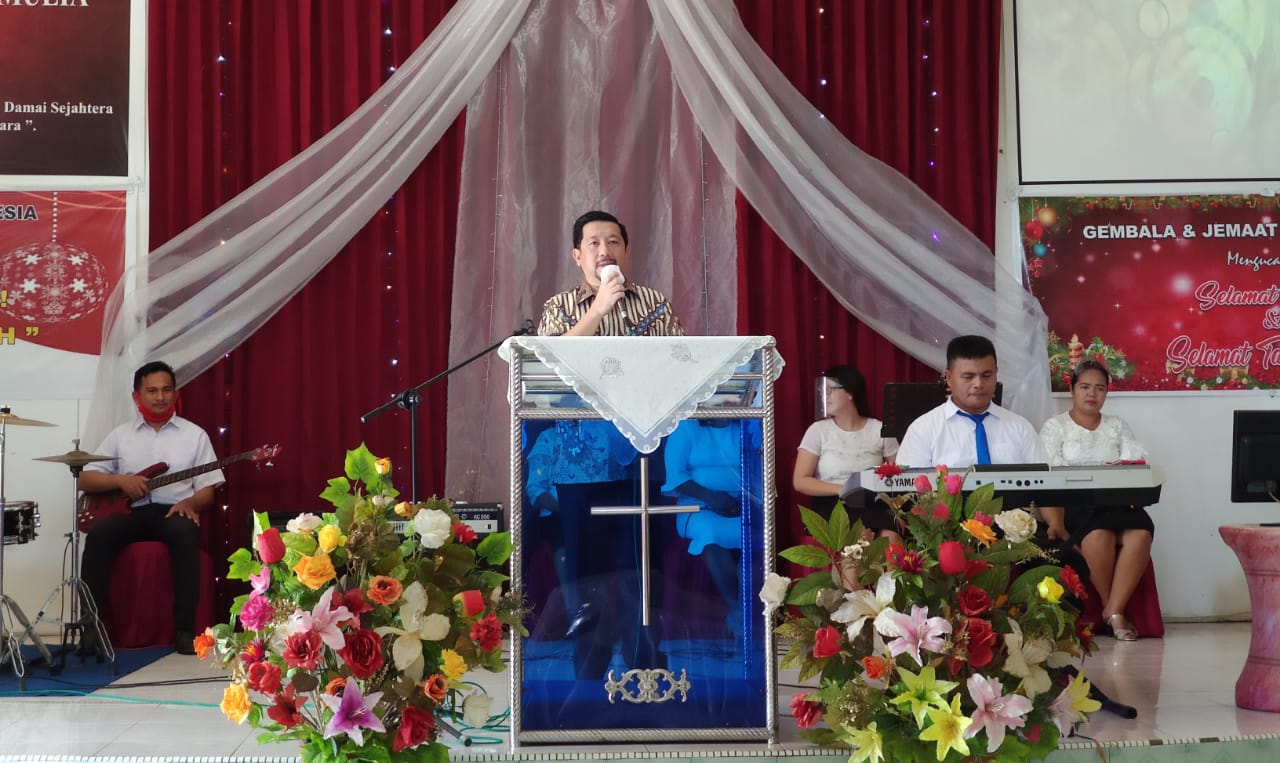 Rajin Beribadah di Gereja Tanpa Pakai Atribut Paslon, Bukti Mor Bastiaan Selalu Andalkan Tuhan dan Taat Aturan