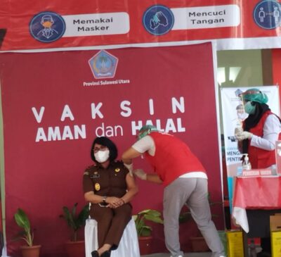 Kajati Sulut Suntik Perdana Vaksin Covid-19