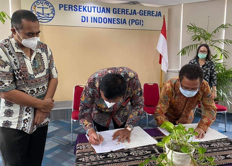 Kembangkan Ekonomi Kolaboratif, Gubernur Olly dan Ketum PGI Teken MoU