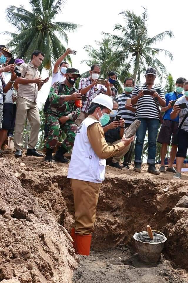 Walikota Manado Lakukan Peletakan Batu Pertama Pembangunan Rumah Adat Toraja