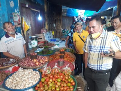 Blusukan ke Pasar Tondano, Ketua Golkar Minahasa Serap Aspirasi dan Bantu Pedagang