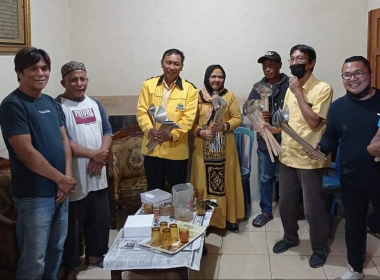 DPD Golkar Minahasa Support Pengrajin ‘Sondo’ di Kampung Gorontalo