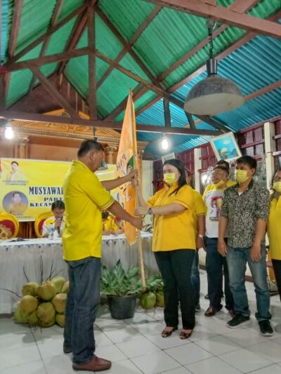 Kembali Terpilih Jabat Ketua Golkar Tombariri, Febry Suoth: Angely Runtu Figur Terbaik