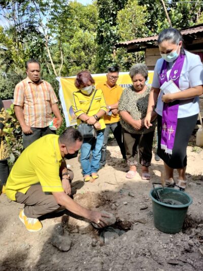 Ketua Golkar Minahasa Kembali Bedah Rumah Warga Miskin, Nur: Pemerintah Cuma Sampe Diukur Tanah