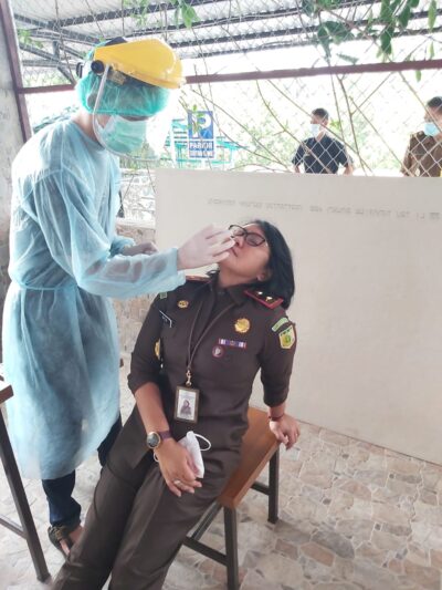 Hari Pertama Masuk Kantor Jajaran Kejati Sulut Jalani Swab Antigen, Begini Hasilnya