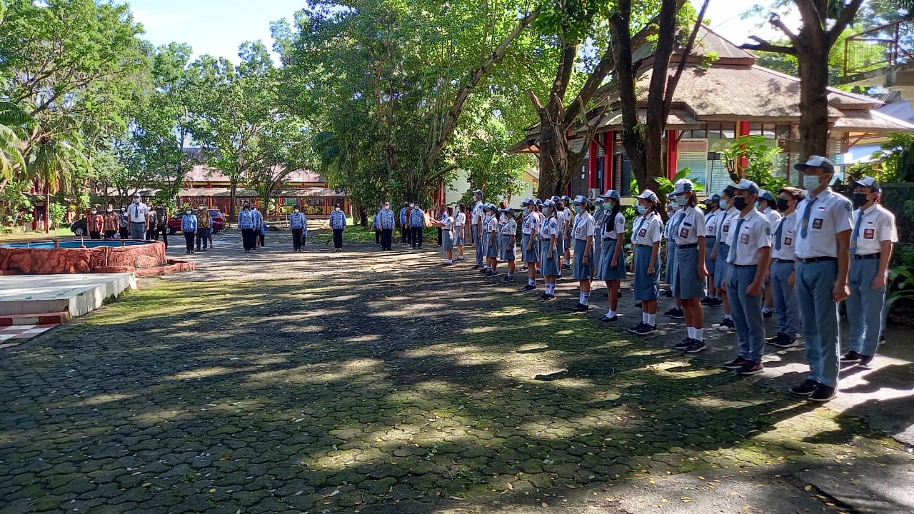 Pembina dan Pengurus OSIS SMKN 5 Manado Dilantik di HARKITNAS