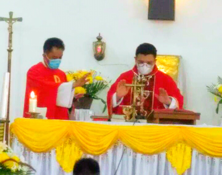 Misa Pertama Pastor Miky di Paroki YGYB Wanea Manado