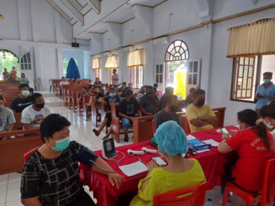 Masuk Keluar Tempat Ibadah, Tim Vaksinasi Hebat Tak Kenal Hari Libur