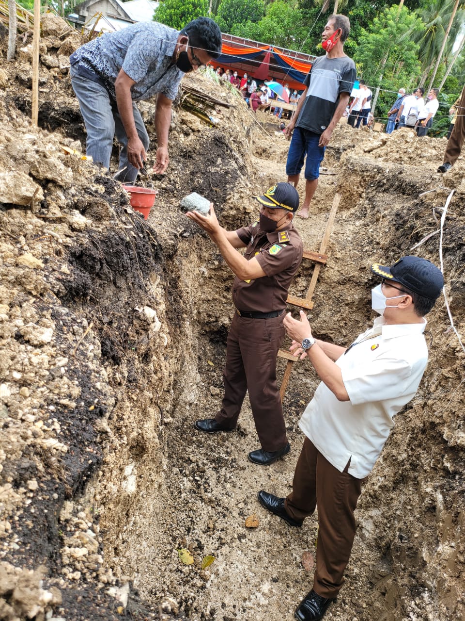 Plh Kajari Talaud Letakan Batu Pertama Pembangunan Gereja GERMITA Jemaat Pulutan Selatan