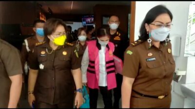 Penyidik Pidsus Kejati Sulut Serahkan Tersangka VAP dan Barang Bukti ke JPU