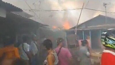Kebakaran Hebat Melanda Pasar Tua dan Rumah Warga, Warga Berteriak Histeris Selamatkan Diri
