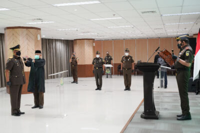 Jaksa Agung Lantik Laksa TNI Anwar Saadi Sebagai JAM Pidana Militer