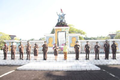 Sambut HBA ke-61, Kajati Sulut Pimpin Ziarah dan Tabur Bunga