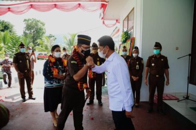 Bupati Buton Sambut Kedatangan Kajari Ledrik Takaendengan