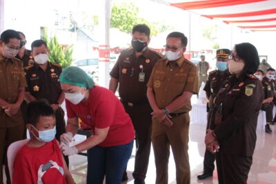 Kejati Sulut dan Pemkot Bitung Gelar Vaksinasi Umum dan Anak, Dita: Jangan Pilih-pilih Jenis Vaksin