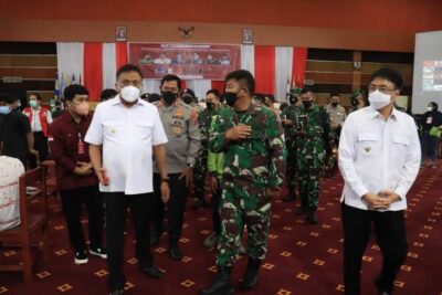 Sinergis! Walikota Manado Dampingi Gubernur Sulut dan Forkopimda Tinjau Vaksinasi Massal