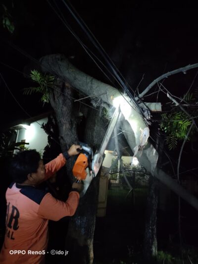 Respon Cepat dan Gotong Royong DLH – BPBD di Tengah Malam