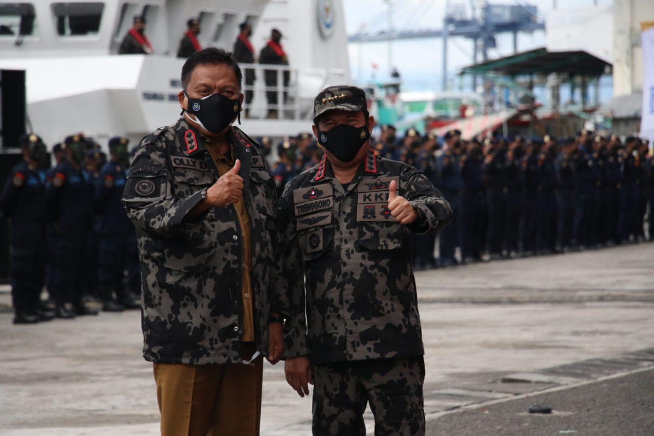 Kenakan Seragam Pasukan PSDKP, Gubernur Olly Jadi Warga Kehormatan