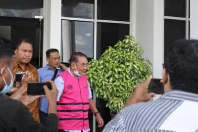 Mantan Bupati Kupang Ditahan