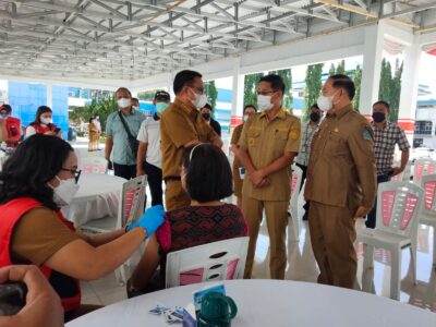 Tinjau Vaksinasi Tahap III, Walikota Maurits: Vaksin Booster Sangat Bermanfaat