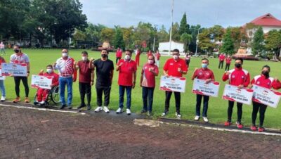 Penuhi Janji, ODSK Serahkan Bonus Peraih Medali PON XX, Targetkan 8 Medali Emas di PON XXI