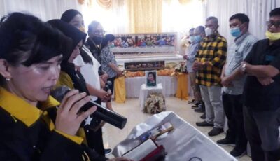 Melayat ke Rumah Duka, Golkar Minahasa Gelar Ibadah Mendoakan Almh Johana Pangalila