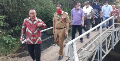 Usai Resmikan Gereja GMIM Kanaan Pineleng, Bupati Minahasa Jalan Kaki Menuju Lokasi Pembangunan Gereja