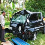 Suzuki Carry Tabrak Pohon Kelapa di Jalan Trans Essang – Beo