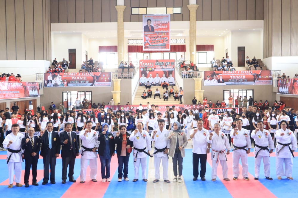 Edy Birton Resmi Membuka Karate Open Tournamen Kajati Sulut Cup III