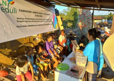 Berlangsung di TPA Sumompo, PLN Bekali Upskilling Pemulung dan Anak Jalanan Kerajinan Daur Ulang