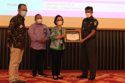 Kajati Sulut Terima Penghargaan Pembina IKPA Wilayah Terbaik Kedua Kategori Sangat Baik