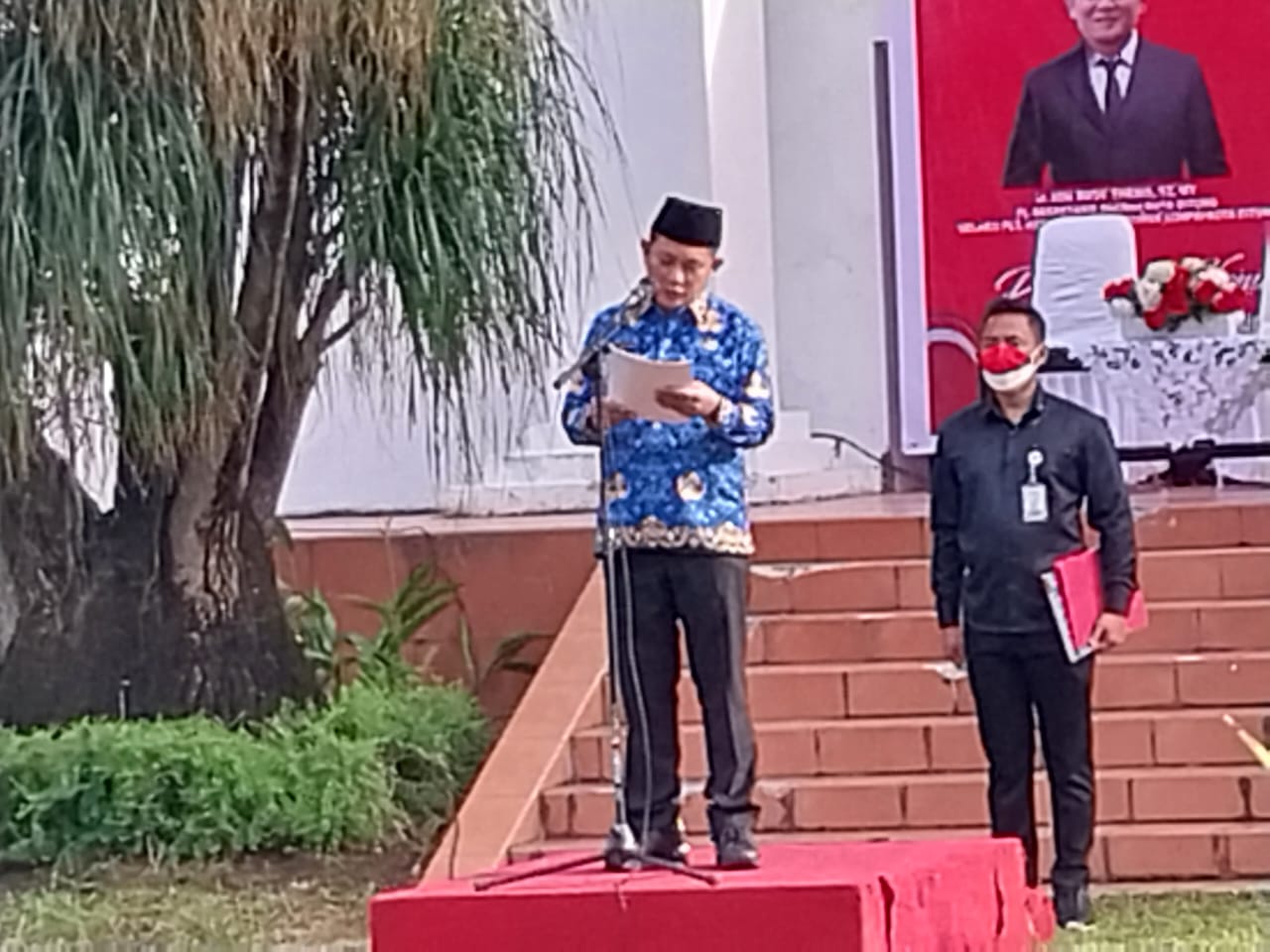 Sekda Bitung Ŕudy Theno Pimpin Upacara Bendera HUT ke-77 Kemerdekaan RI