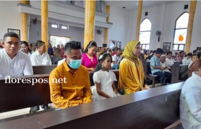 Pasutri Muslim di Flores Dampingi Puteri Mereka Terima Komuni Pertama di Gereja Katolik, HALIM: Alhamdulillah