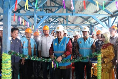 PLN Investasikan 4,9 Miliar Bangun Jaringan listrik di 3 Desa di Tojo Una-Una