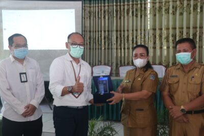 Bantu Cerdaskan Bangsa, PLN Salurkan Bantuan Komputer dan Sambungan Internet ke Sejumlah Sekolah di Sulut