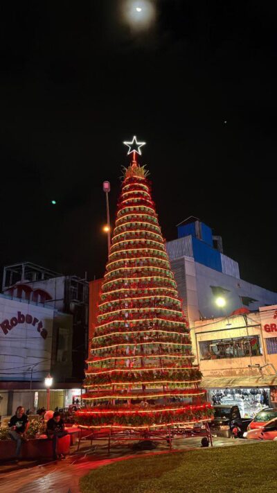 Dihiasi Ornamen Natal, Kota Manado Makin Indah